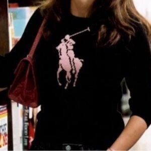 IN SEARCH OF EITHER ONE OF THESE SWEATERS !!!!
NOT 4 SALE MESSAGE ME IF U HAVE 🙏